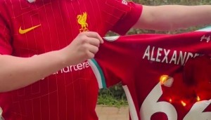 阿诺德接近自由身加盟皇马，有利物浦球迷开始焚烧阿诺德球衣